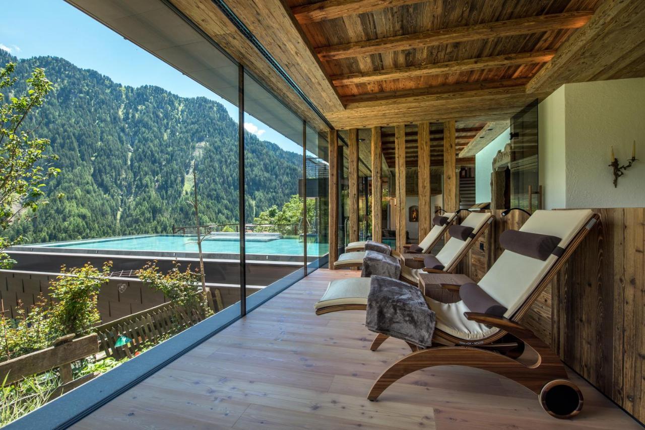 Charmehotel Uhrerhof - Deur Ortisei Exterior photo