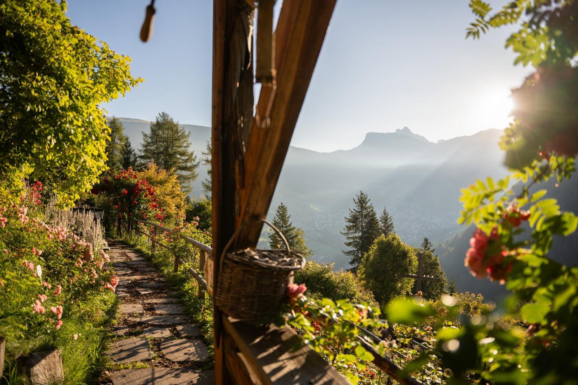 Charmehotel Uhrerhof - Deur Ortisei Exterior photo