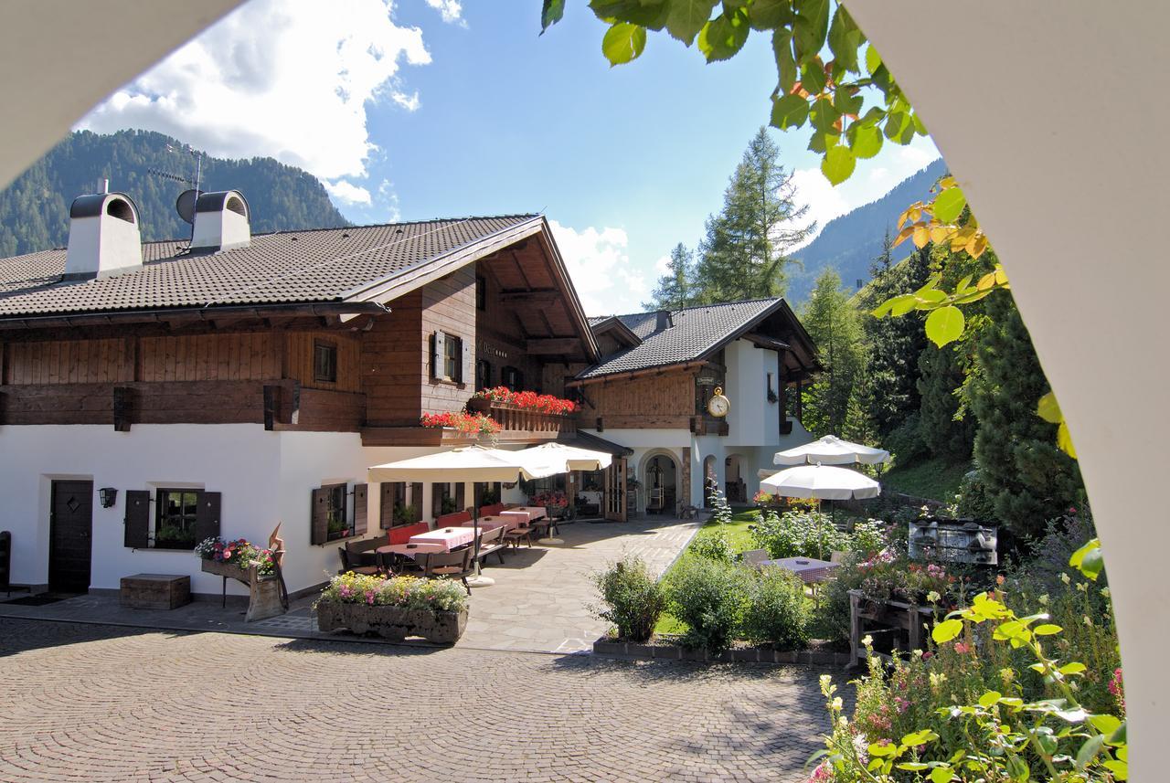 Charmehotel Uhrerhof - Deur Ortisei Exterior photo