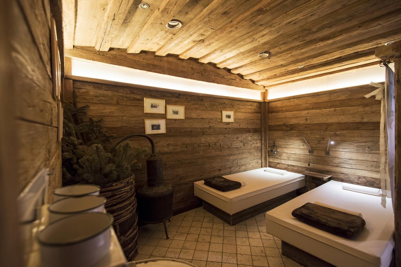 Charmehotel Uhrerhof - Deur Ortisei Exterior photo