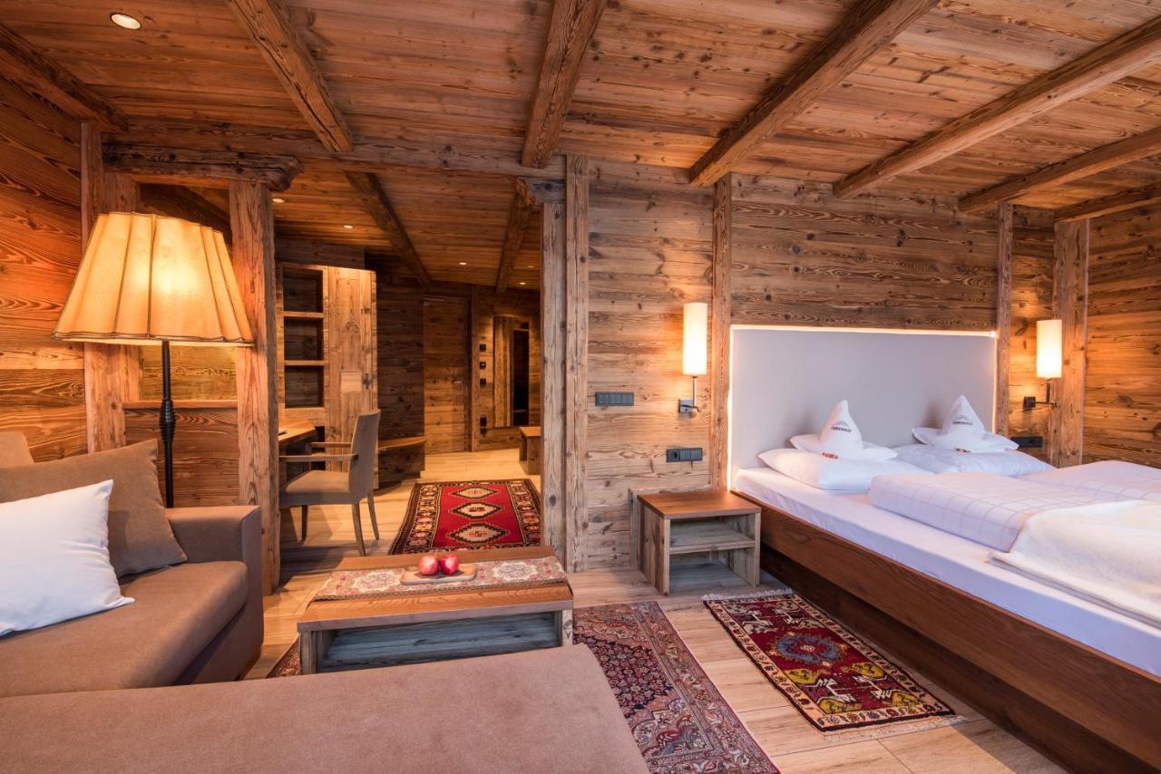 Charmehotel Uhrerhof - Deur Ortisei Exterior photo